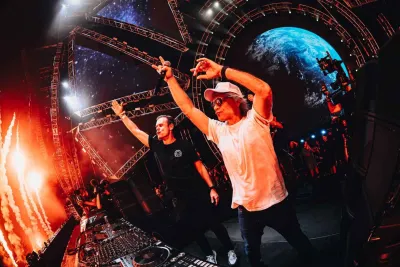 Armin van Buuren y Jon Bon Jovi sorprenden al público del Ultra Miami