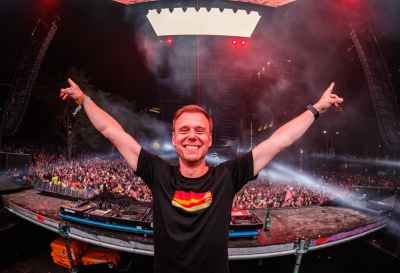 Armin van Buuren lanza una nueva entrega de  "A State of Trance Mix"