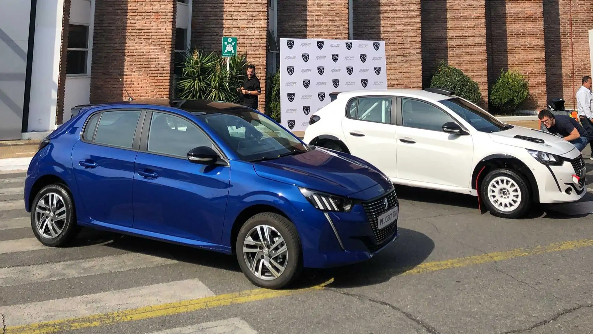 Peugeot lanzó un 208 argentino que no se puede manejar en las calles y cuesta 75 mil euros